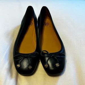Nordstrom rack tory Burch flats shoes black bow embellishments